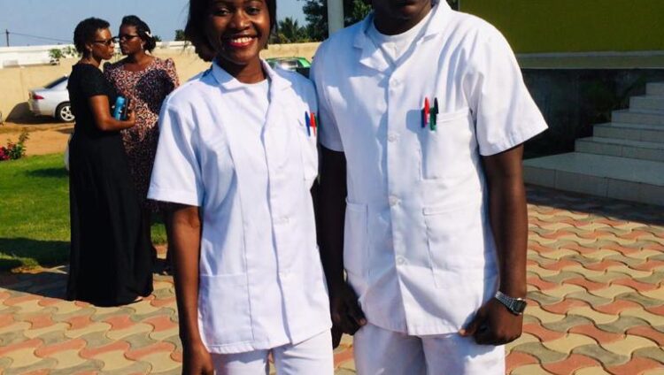 jovens universitários